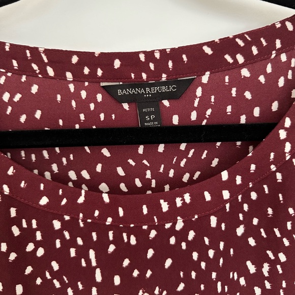 Banana Republic maroon loose fit flowy blouse - Picture 2 of 8